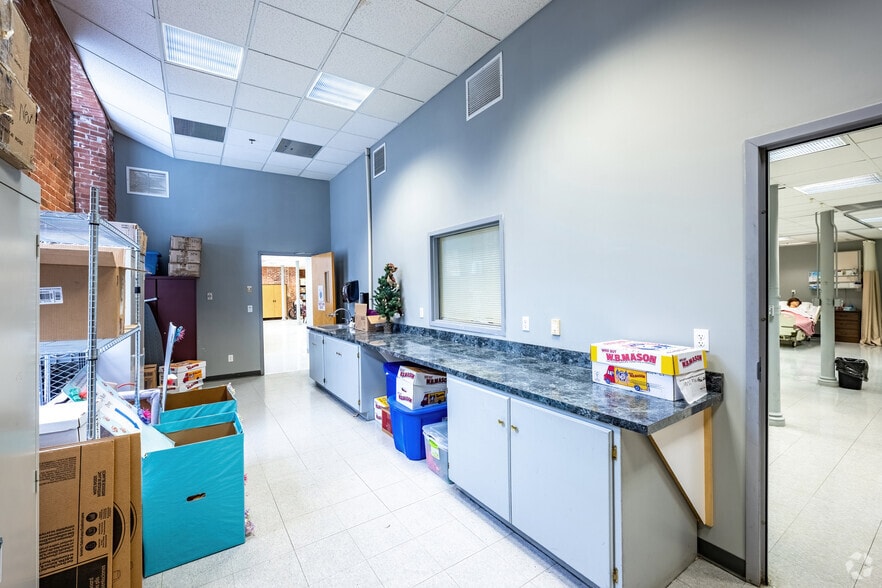 More Photos Of 1082 Davol St, Fall River Apartments For Lease