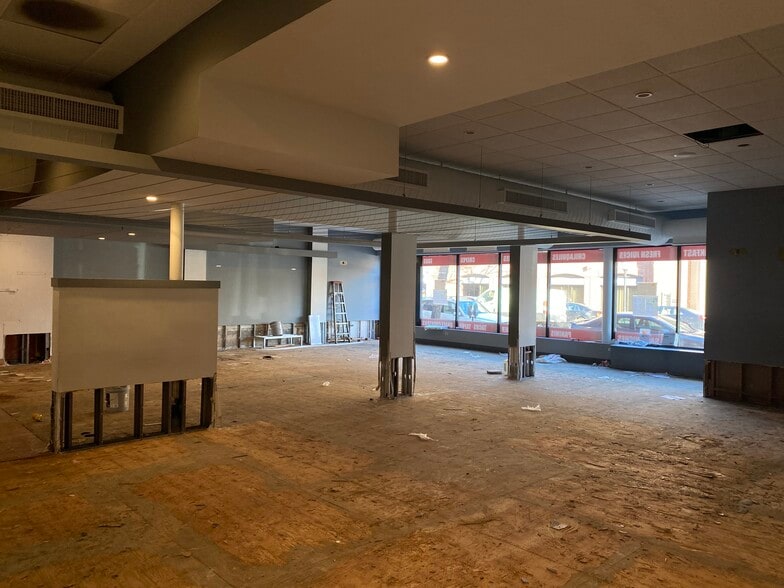 More Photos Of 101-107 N Oak Park Ave, Oak Park General Retail For Sale