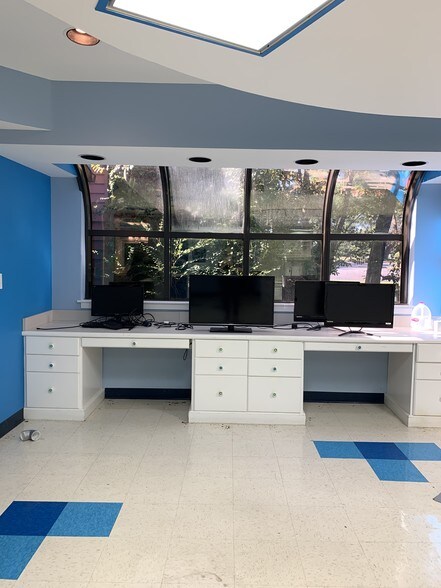 More Photos Of 1102-1108 Poplar Pl, Rogers Medical For Lease