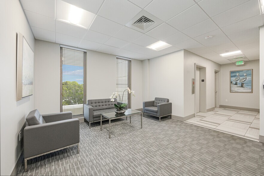 More Photos Of 4099 Tamiami Trl N, Naples Office For Lease