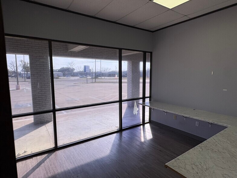 More Photos Of 1602 N Mechanic St, El Campo Land For Lease