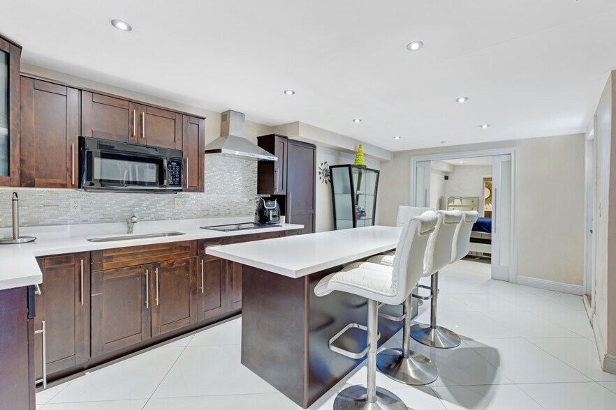 More Photos Of 1235 NW 54th St, Miami Auto Dealership For Sale