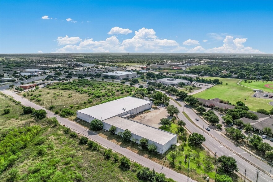 More Photos Of 400 S Heatherwilde Blvd, Pflugerville Manufacturing For Lease