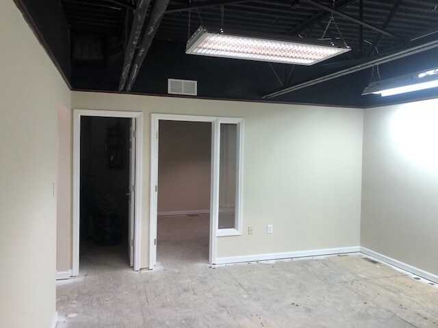 More Photos Of 35468 Groesbeck Hwy, Clinton Township Warehouse For Lease