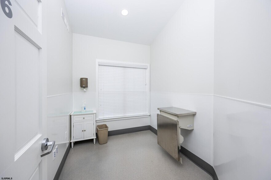 More Photos Of 535 Maple Ave, Linwood Veterinarian Kennel For Lease