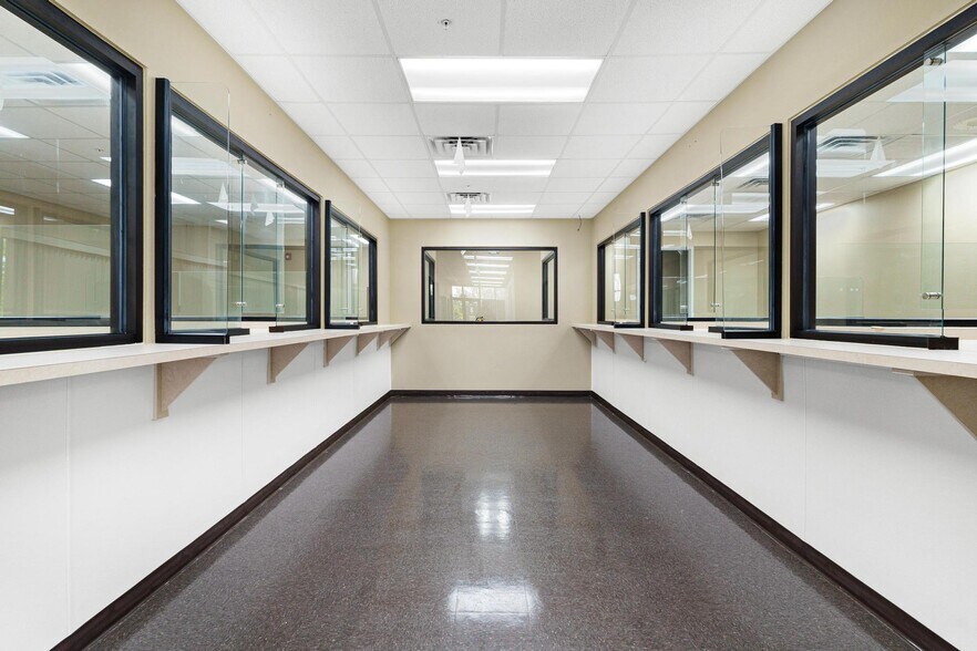 More Photos Of 1904 Thomas Ave, Leesburg Office For Sale