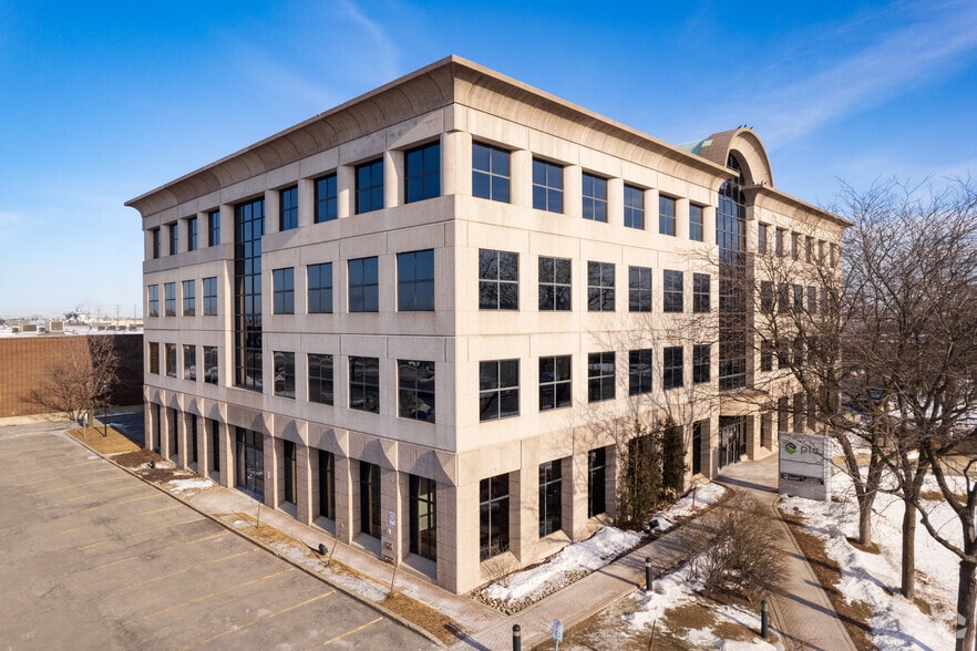 Primary Photo Of 3773-3777 Boul De La Côte-Vertu, Montréal Office For Lease