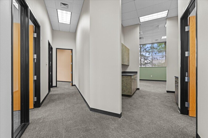 More Photos Of 6455 Lakeview Blvd, Lake Oswego Flex For Sale