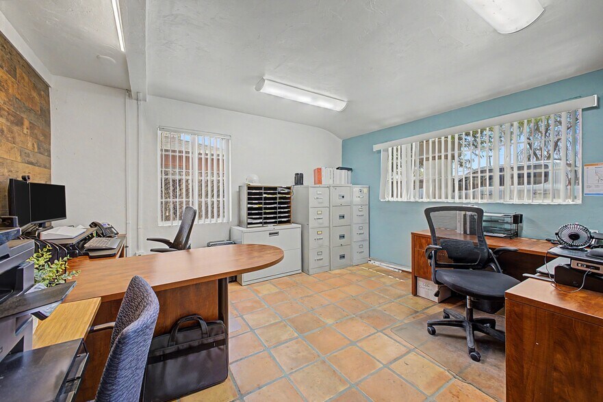 More Photos Of 2201 E 21st St, Tucson Warehouse For Lease