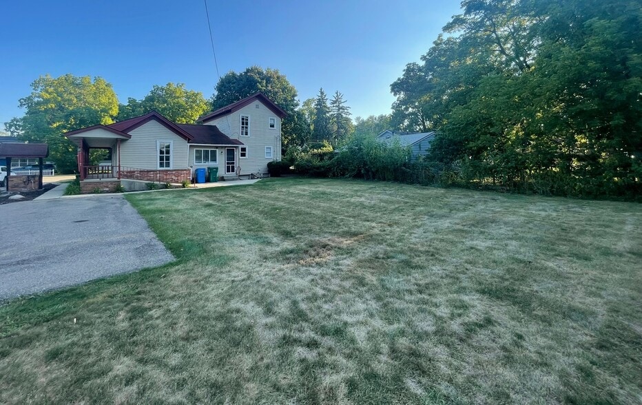 More Photos Of 620 W Commerce Rd, Commerce Township Medical For Sale