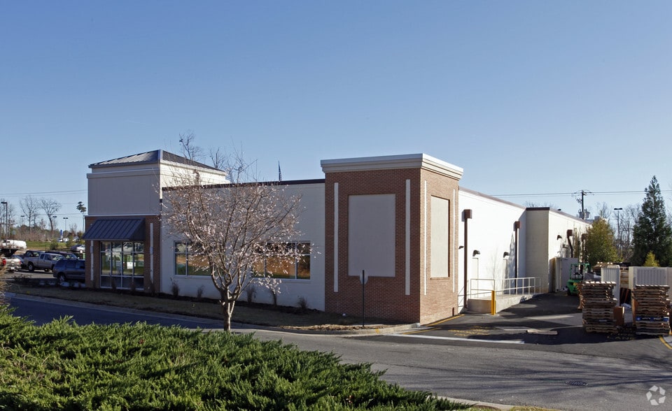 More Photos Of 12051-12059 Southshore Pointe Dr, Midlothian General Retail For Lease