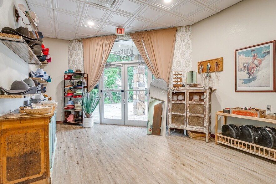 Primary Photo Of 914 N Sylvania Ave, Fort Worth Medical For Lease