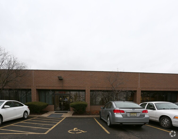 More Photos Of 3930 Commerce Ave, Willow Grove Flex For Lease