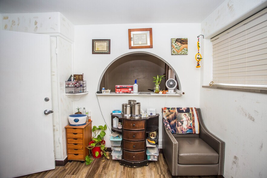 More Photos Of 2901 Avenue Q, Lubbock Office For Sale