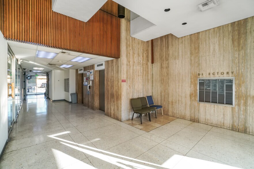 More Photos Of 1818 S Western Ave, Los Angeles Office For Lease