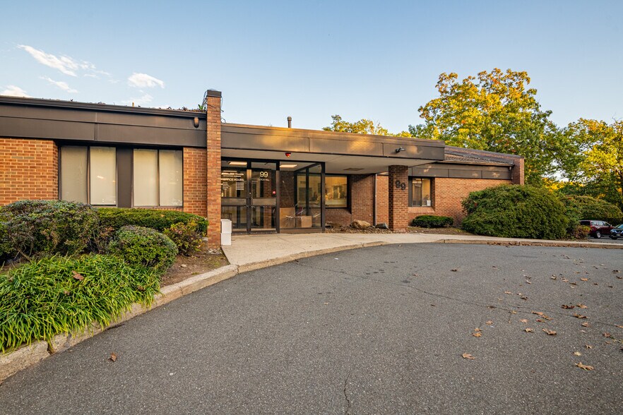 More Photos Of 101-105 Dutch Hill Rd, Orangeburg Office For Lease