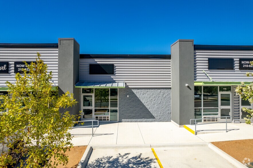 More Photos Of 8114 City Base Landing, San Antonio Unknown For Lease