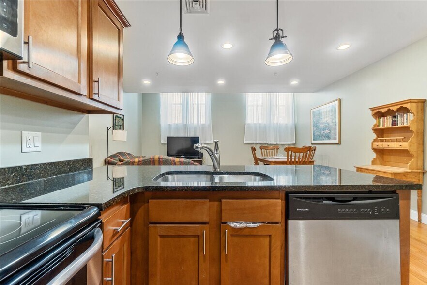 More Photos Of 260 A Washington Ave, Albany Apartments For Sale