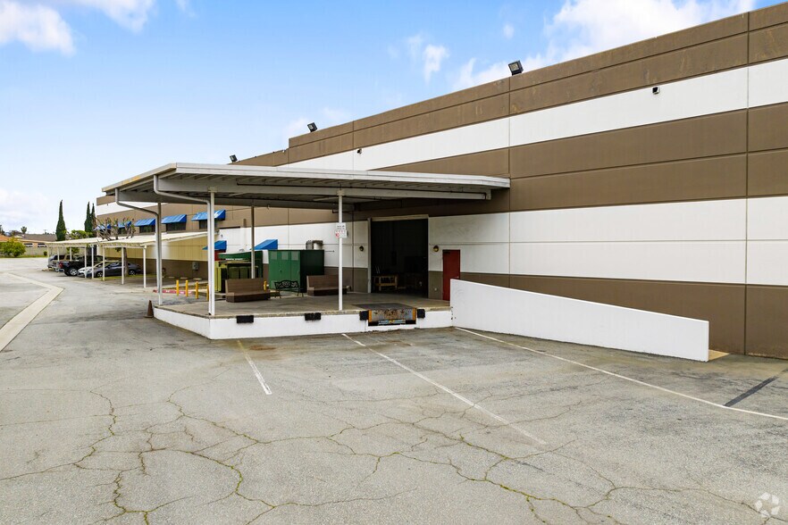 More Photos Of 708 N Vincent Ave, Covina Manufacturing For Lease
