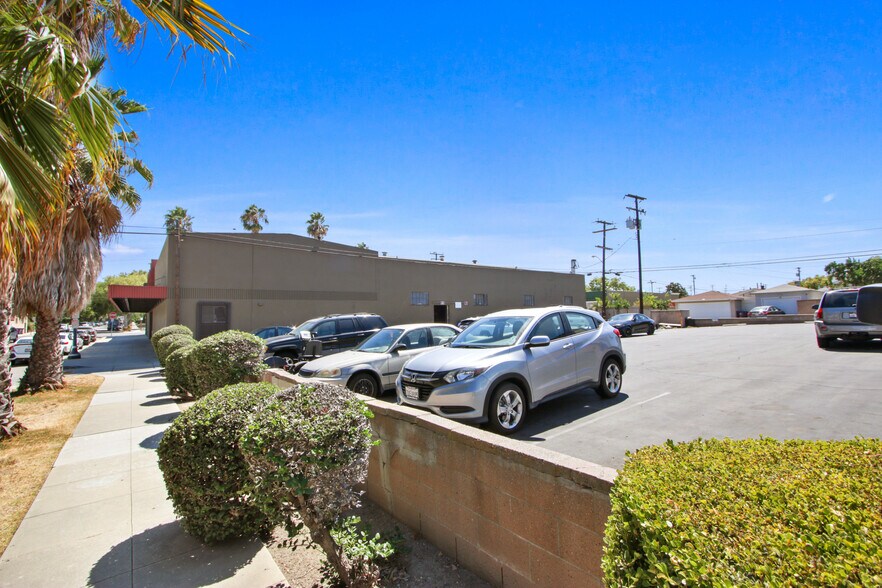 More Photos Of 1131 E Wardlow Rd, Long Beach Freestanding For Sale