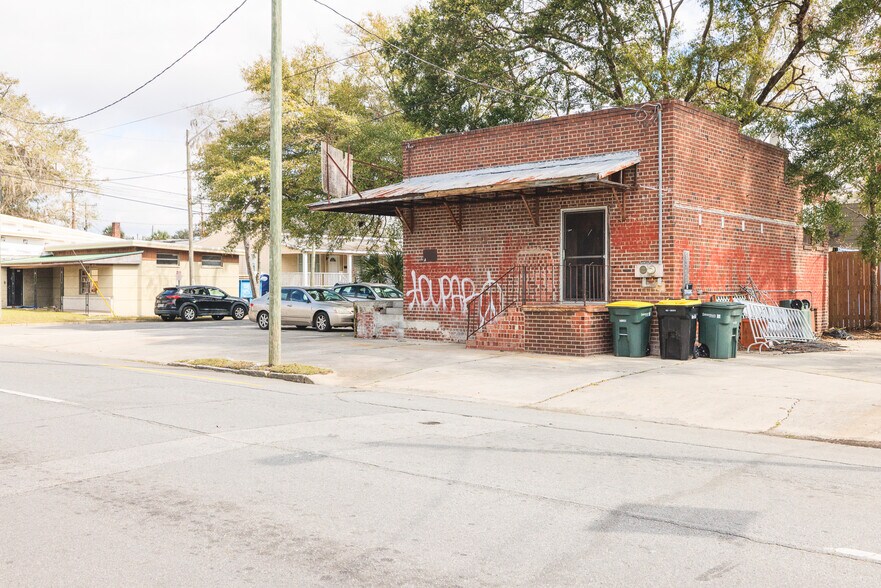 More Photos Of 15 W 43rd St, Savannah Restaurant For Lease