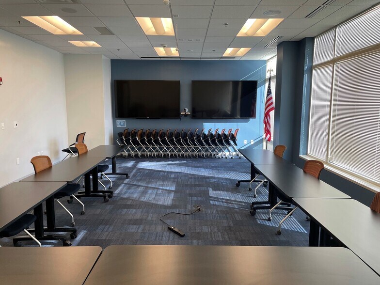 More Photos Of 6525 W Campus Oval, New Albany Office For Lease