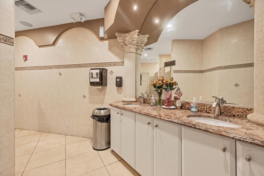 More Photos Of N TAMIAMI TRL NOKOMIS FL 34275, Nokomis General Retail For Sale