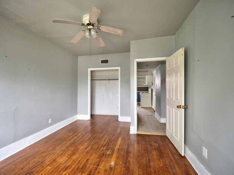 More Photos Of 1106 E Huisache Ave, Kingsville Apartments For Sale