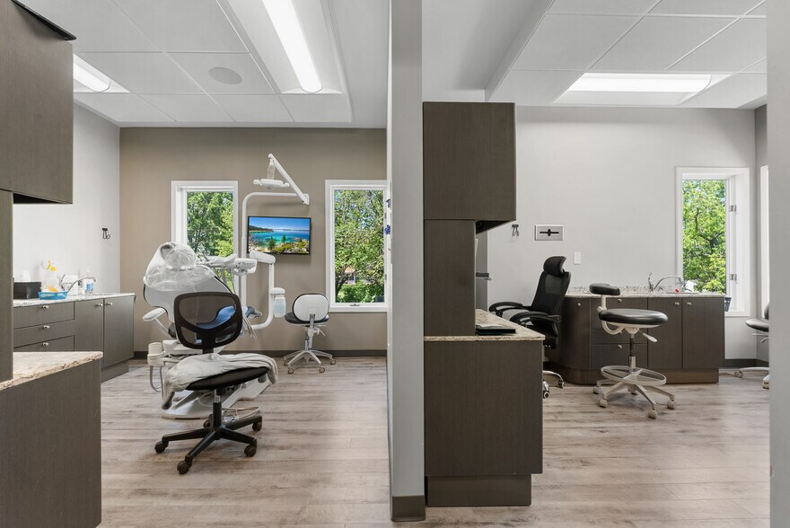 More Photos Of 10800 E 77th Ter, Raytown Medical For Sale