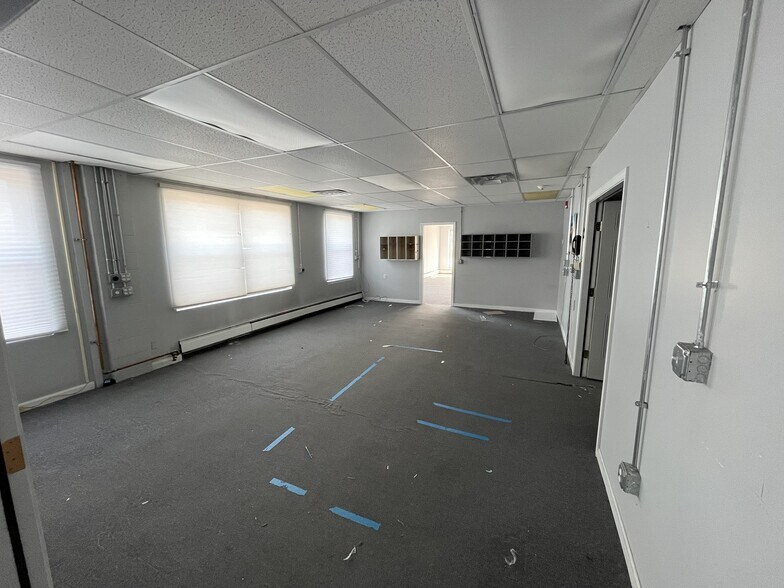 More Photos Of 317 Union St, Franklin Freestanding For Lease