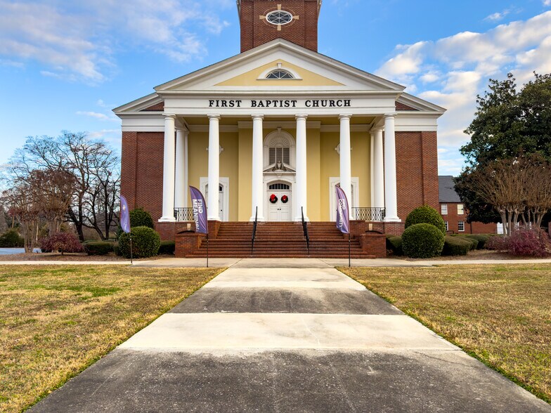 More Photos Of 634 Main St, Forest Park Flex For Sale