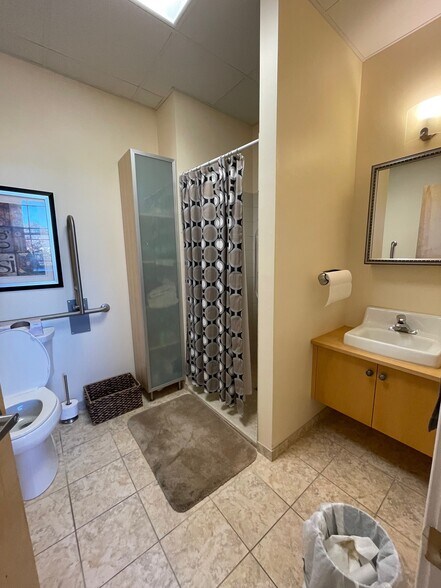 More Photos Of 245 Amity Rd, Woodbridge Storefront Retail Office For Lease