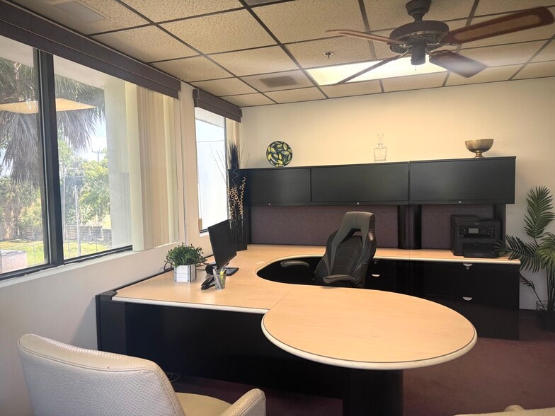 More Photos Of 4119 Blue Heron Blvd W, Riviera Beach Office For Sale