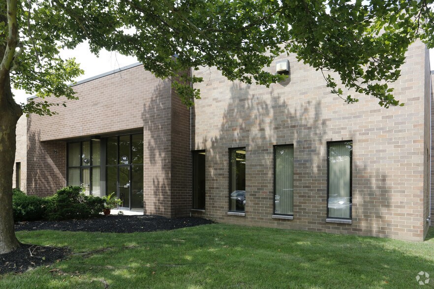 More Photos Of 16 Chapin Rd, Pine Brook Showroom For Lease