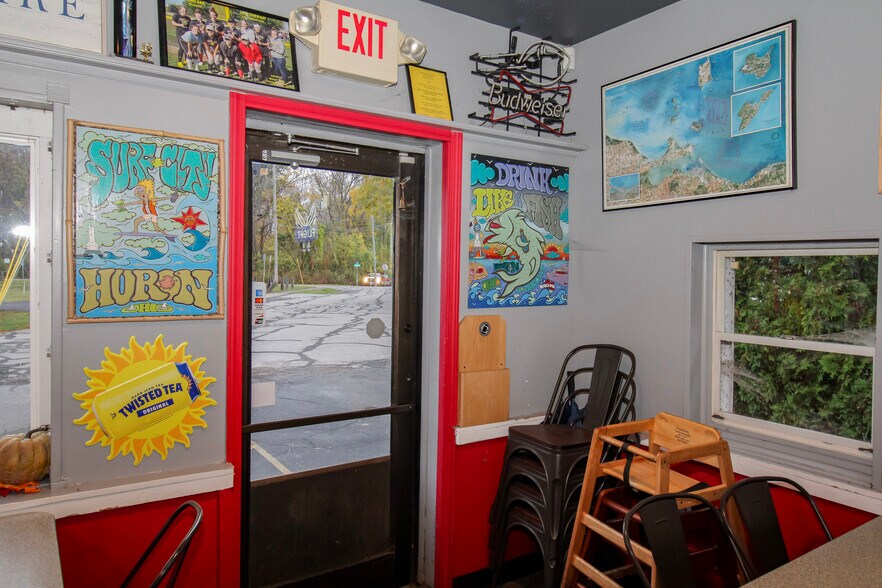 More Photos Of 54 McKinley St, Huron Bar For Sale