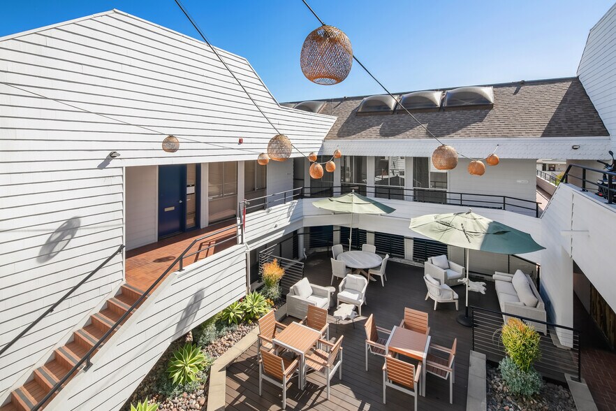 More Photos Of 2200 Pacific Coast Hwy, Hermosa Beach Office For Sale