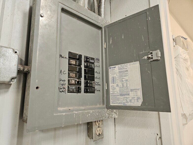 More Photos Of 3829 Rising Sun Rd, Bullhead City Distribution For Lease