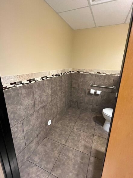 More Photos Of 9212 N Central Ave, Phoenix General Retail For Lease