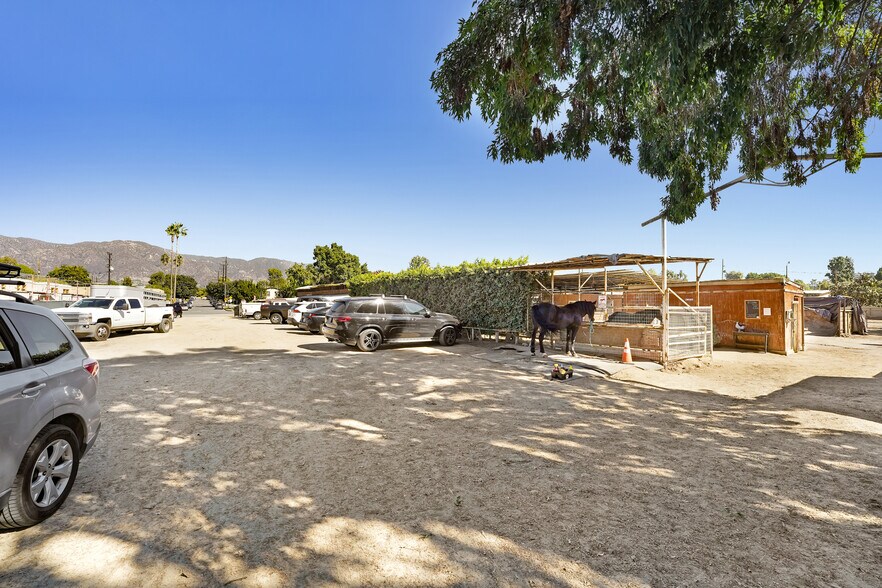 More Photos Of 1840 Riverside Dr, Glendale General Retail For Sale