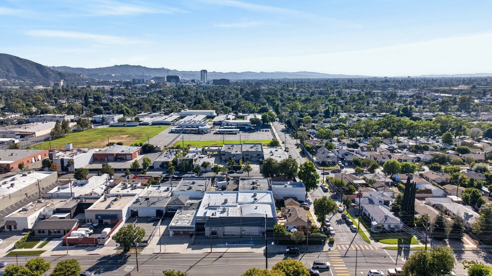 More Photos Of 703 S Main St, Burbank Showroom For Sale