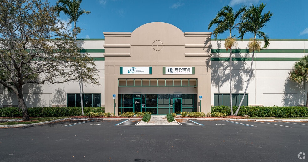 More Photos Of 3951-4049 SW 30th Ave, Fort Lauderdale Warehouse For Lease