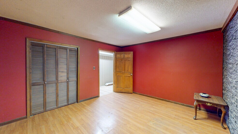 More Photos Of 5534/5546 Waterlevel Hwy, Cleveland Light Distribution For Sale