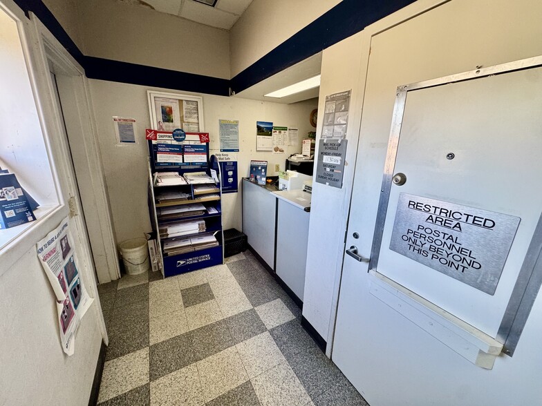More Photos Of 40 Sherman st, Petrolia General Retail For Sale