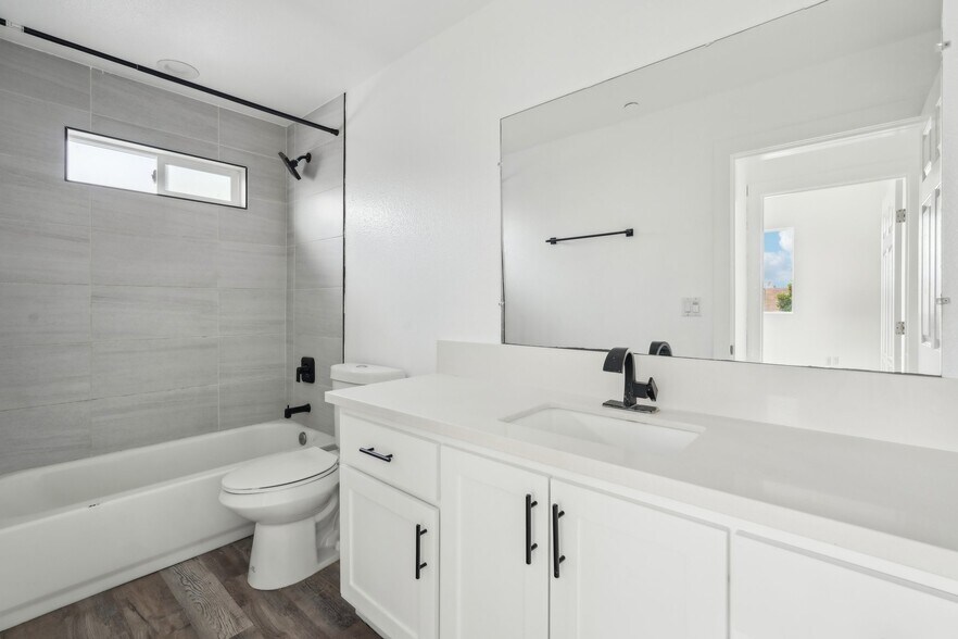 More Photos Of 2516 Malabar St, Los Angeles Apartments For Sale