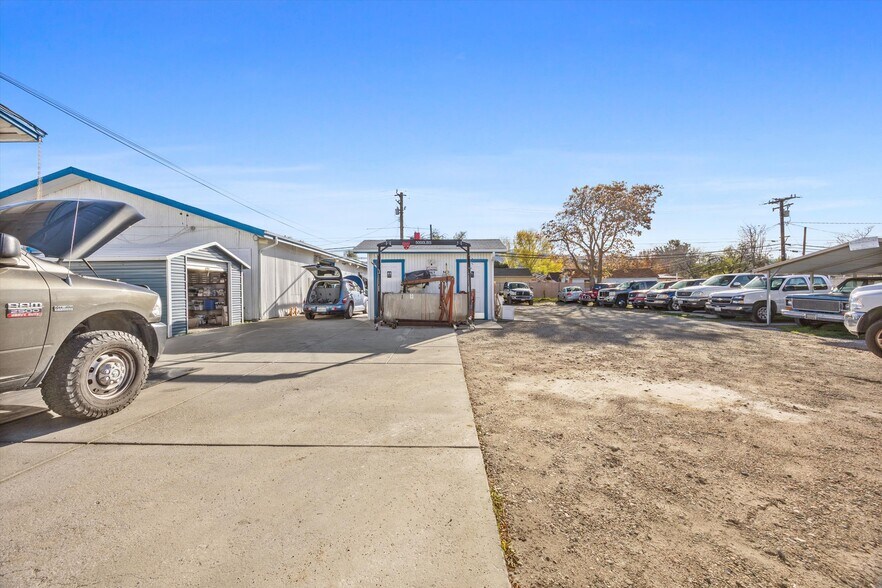 More Photos Of 230 E Tehachapi Blvd, Tehachapi General Retail For Sale
