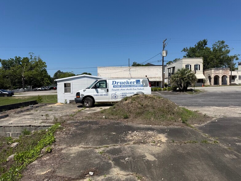 More Photos Of 110 E Main St, Kingstree Loft Creative Space For Sale