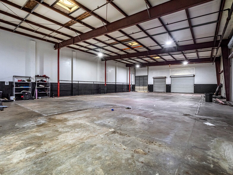 More Photos Of 1016 W Church St, Orlando Showroom For Lease