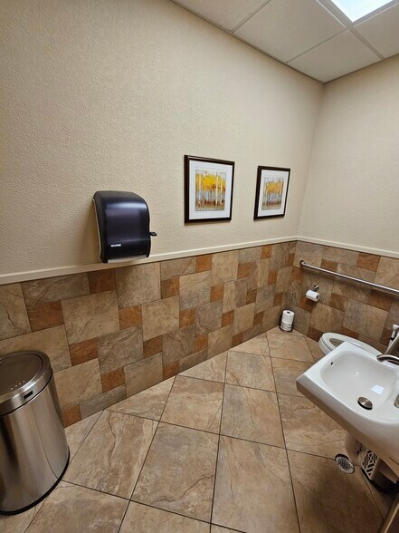 More Photos Of 1831 W Louisiana St, McKinney Office For Lease