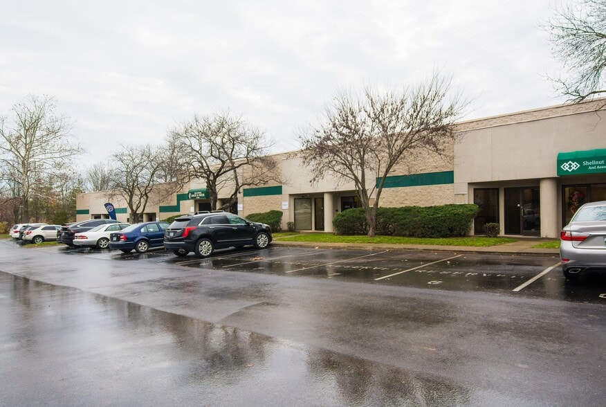 More Photos Of 130 Seaboard Ln, Franklin Flex For Sale