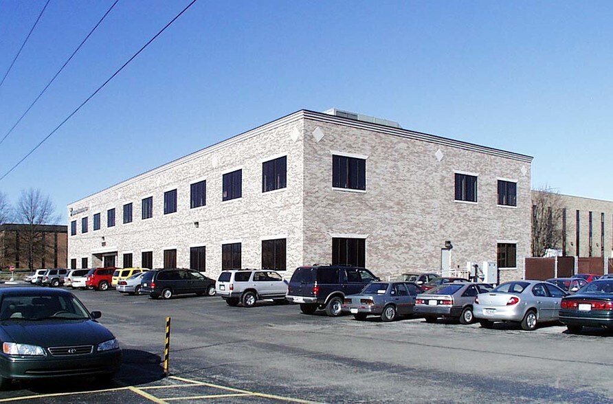 More Photos Of 9201 N Meridian St, Indianapolis Office For Sale
